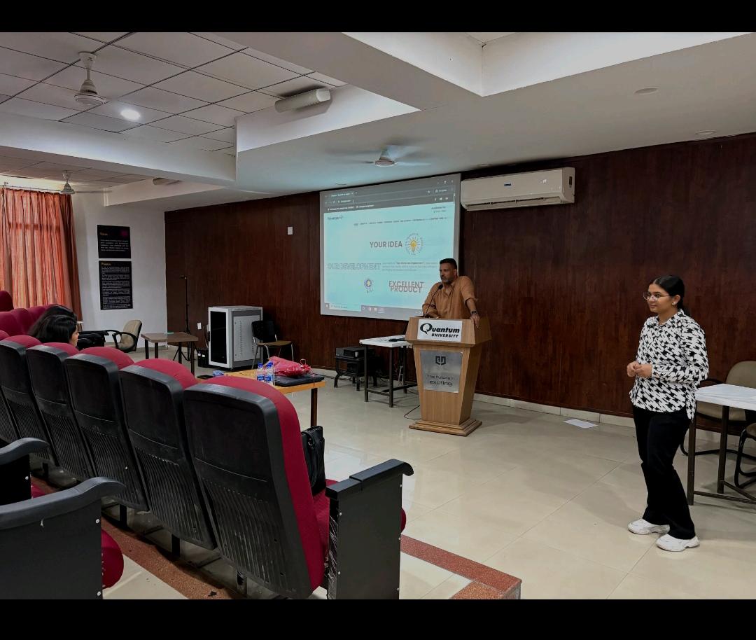 Group discussion round with students